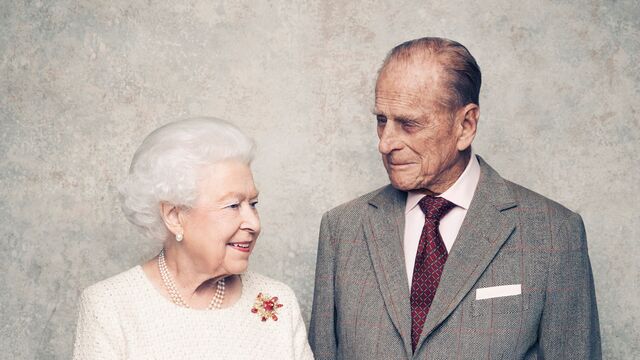 Kraliçe Elizabeth ile Prens Philip'ten 'platin yıldönümü' kutlaması