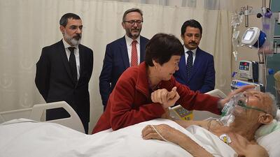 Gazi babasını ziyaret eden Ayla, gözyaşlarına boğuldu