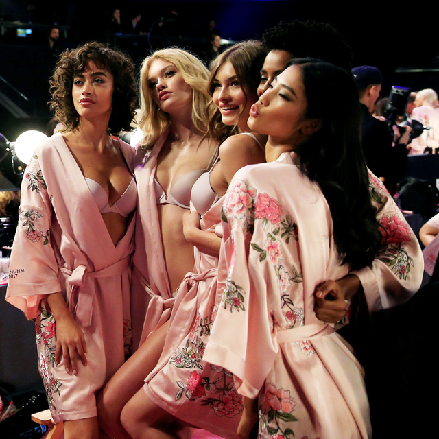 Victoria's Secret modelleri defileye böyle hazırlandı!