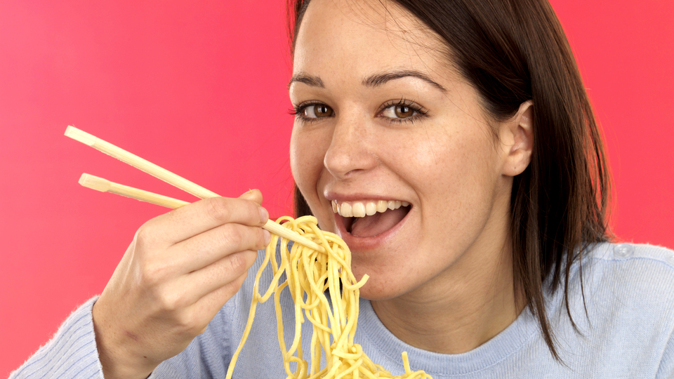 Bilim insanları uyardı: Hızlı yemek yemek o hastalığa davetiye çıkarıyor!