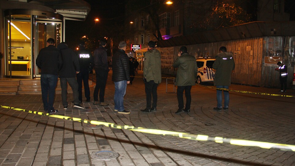 Taksim'de silahlı saldırı! 'Palalı' ayağından vuruldu
