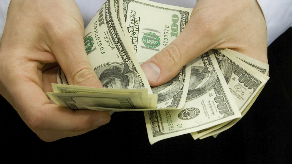 Merkez ihaleyi yaptı doları sakinleştirdi