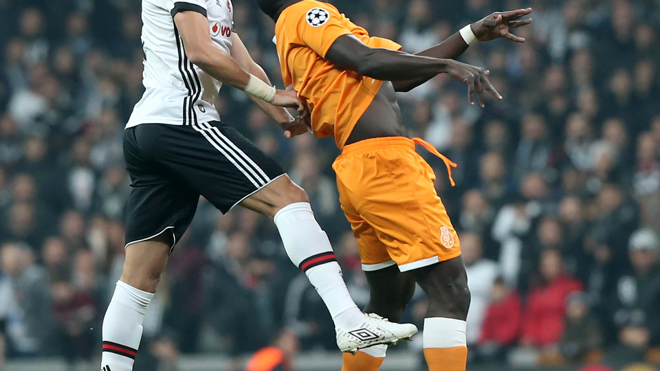 Fenerbahçeli futbolcudan Porto'ya destek