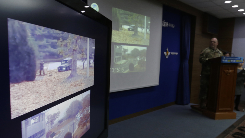 Kaçarken vurulan Kuzey Kore askerinin görüntüleri yayınlandı!