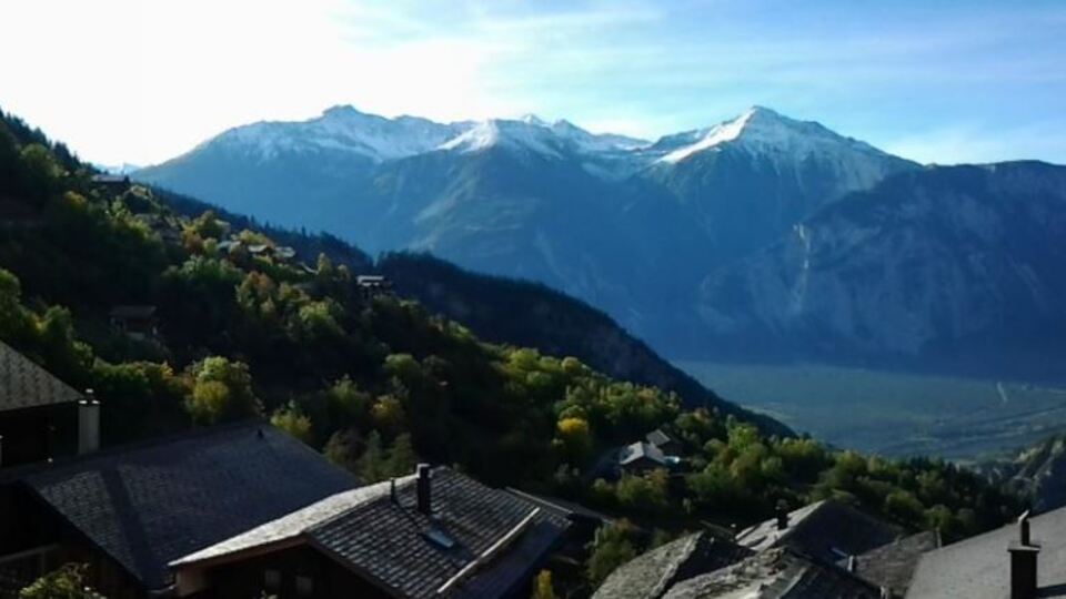 İsviçre'de nüfusu azalan köye yerleşene 280 bin lira veriliyor!