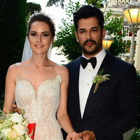 "O gelinliği Fahriye Evcen istedi"