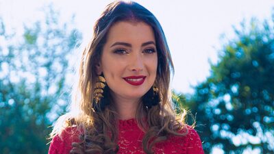 Gurbetçi kız uluslararası marka olmaya oynuyor