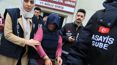 O 'anne' çelik yelekle getirildi!