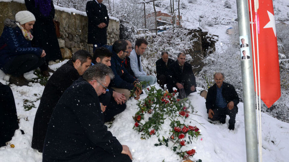 Şehit Necmettin öğretmen, mezarı başında anıldı