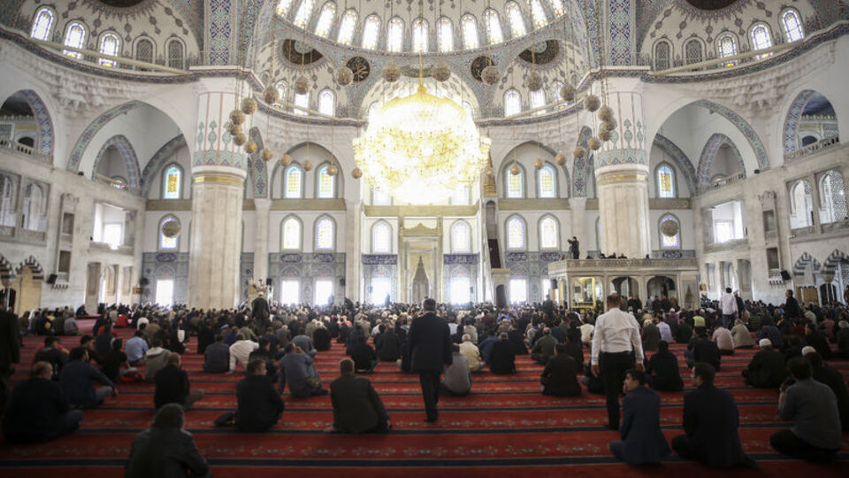 Ankara'da Cuma namazı saat kaçta?