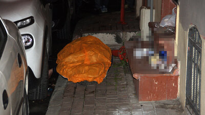 Fatih'te kaldırımda erkek cesedi bulundu