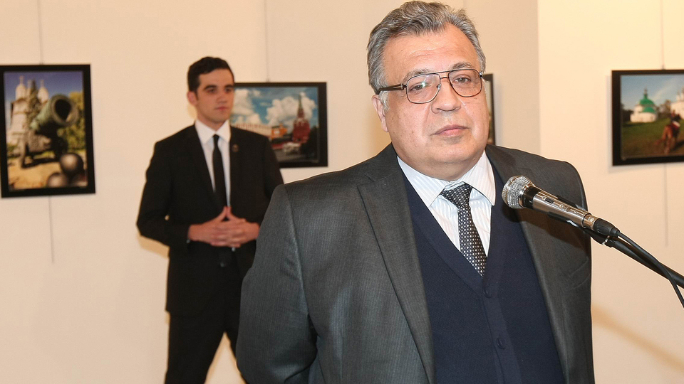 Cenazesine de parasına da ret!