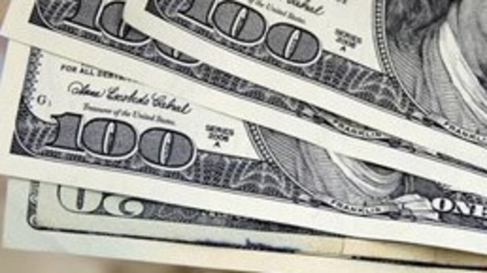 Eximbank'tan 100 dolarlık ihracatta 27 dolar finans desteği
