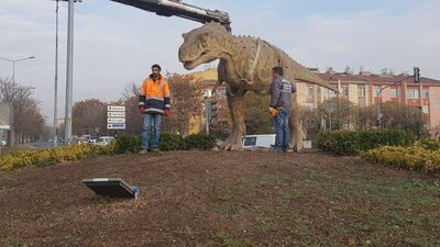 Ankara'daki simge dinozor kaldırıldı