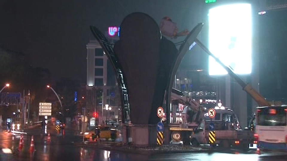 Kızılay Meydanı'ndaki lale heykeli kaldırıldı