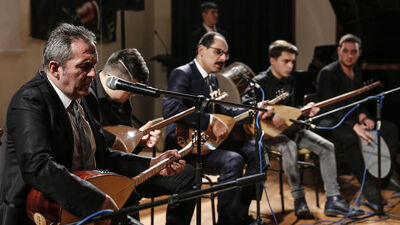 İbrahim Kalın ve Yavuz Bingöl birlikte saz çalıp türkü söyledi