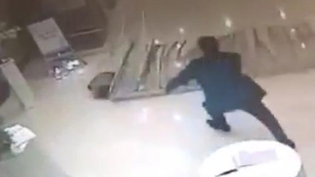 Otelde korku dolu anlar! Küçük çocuk ölümden döndü