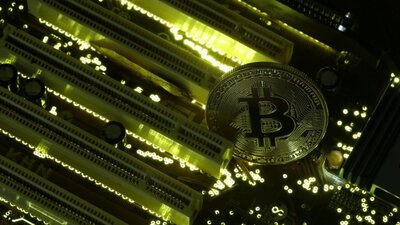 Bitcoin 10 bin dolar oldu: Balon mu, yatırım aracı mı tartışmalarında kim ne diyor?