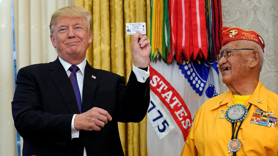 Beyaz Saray'da Amerika yerlilerine 'ırkçı' söylem!