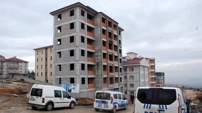 İnşaatın asansör boşluğuna düşen işçi hayatını kaybetti