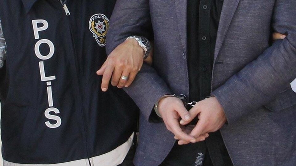 Eski başhekim yardımcısına FETÖ'den tutuklama