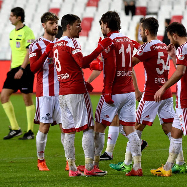 Sivasspor sonda güldü