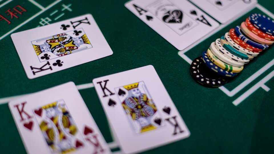 Restoranda radyoaktif iskambil alarmı!