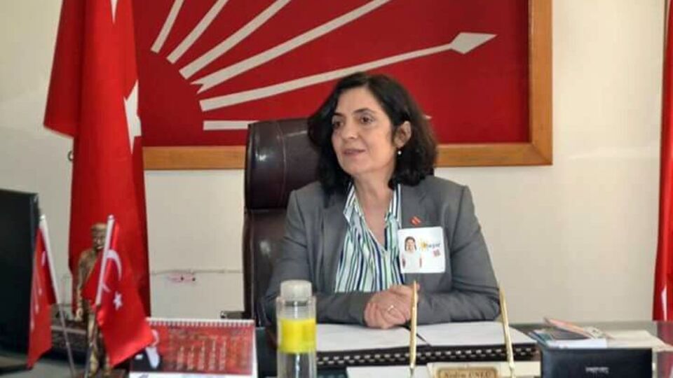 Kalp krizi geçiren CHP'li kadın kolları başkanı hayatını kaybetti