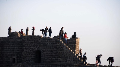 Yasaklı bölgede selfie için engel tanımıyorlar