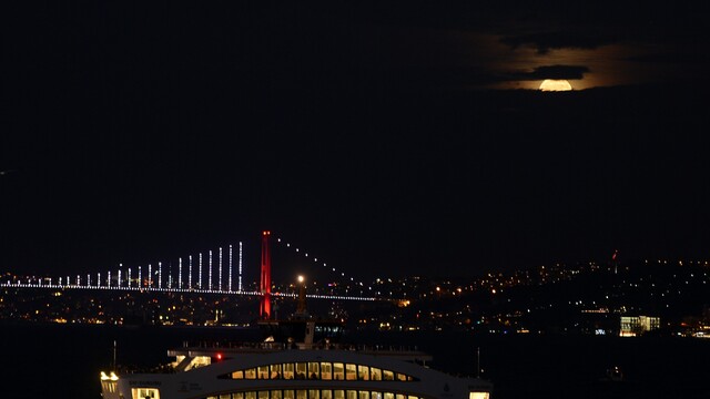 'Süper Ay' büyüledi