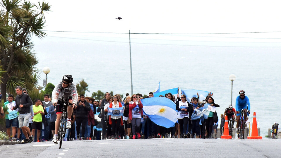 Arjantin'de kayıp denizcilerin yakınlarından hükümete tepki!
