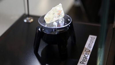 709 karatlık 'Barış Elması' açık arttırmada satıldı!