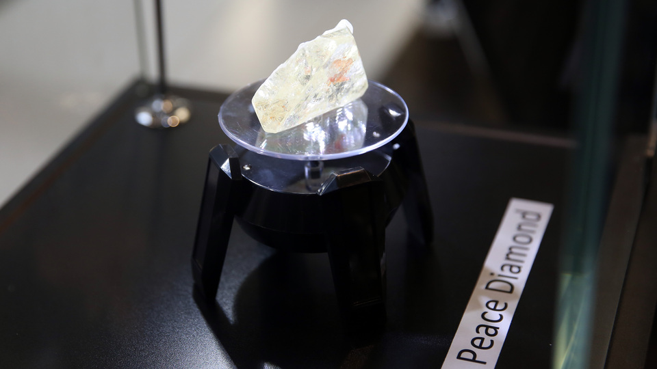 709 karatlık 'Barış Elması' açık arttırmada satıldı!