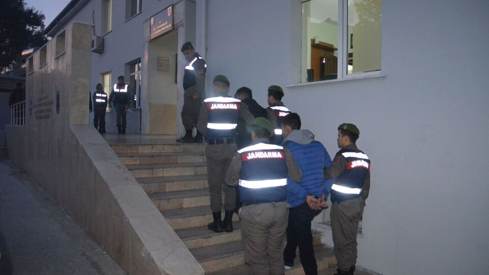 Akaryakıt istasyonunda silahlı soygun