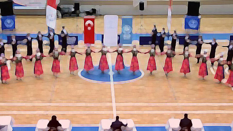 Halk oyunları ekibi Macaristan'a iltica etti iddiası! Bakanlık soruşturma başlattı