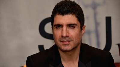 Özcan Deniz kötü haberi duyunca apar topar galadan ayrıldı!