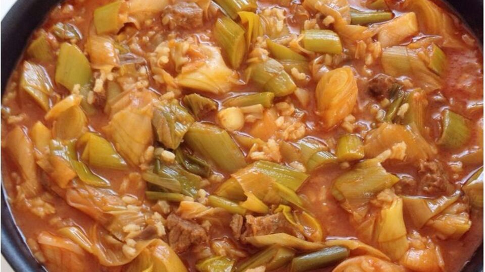 Pırasayı buzdolabına koyarken sakın yıkamayın! İşte nedeni...