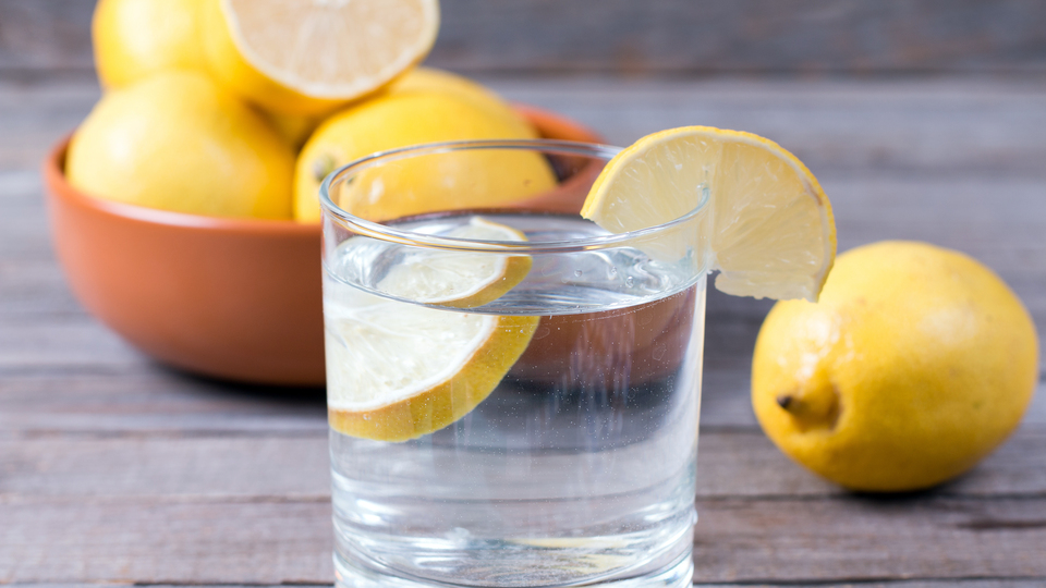Limonlu su içmenin 12 yararı!