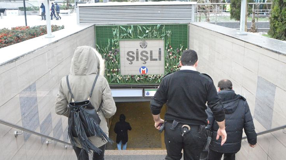 'Trump' Şişli metrosundan kaldırıldı!