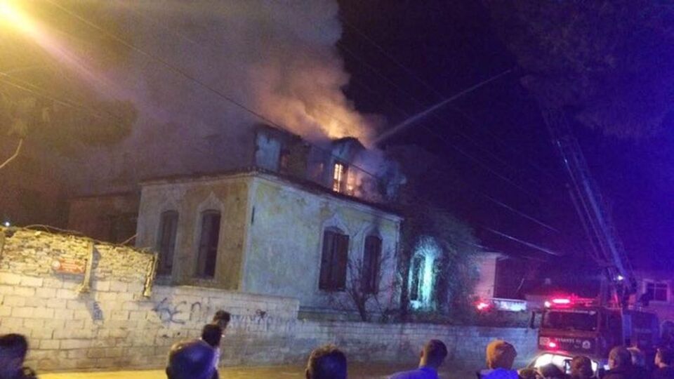 Sezen Aksu'nun doğup büyüdüğü sokakta yangın