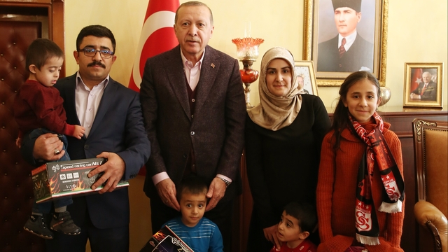Cumhurbaşkanı minik adaşları ile görüştü