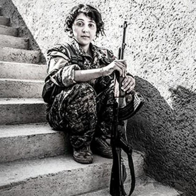 YPG'li teröristler Alman ordu dergisinde!