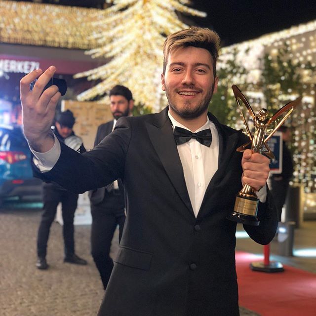 Enes Batur kimdir?