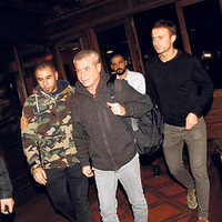 Korumaları etten duvar ördü