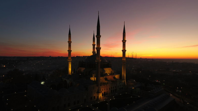 Selimiye Camisi zifiri karanlıkta bile göz alıcı!