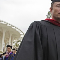 Genç milyarder 30 bin şapka sattı