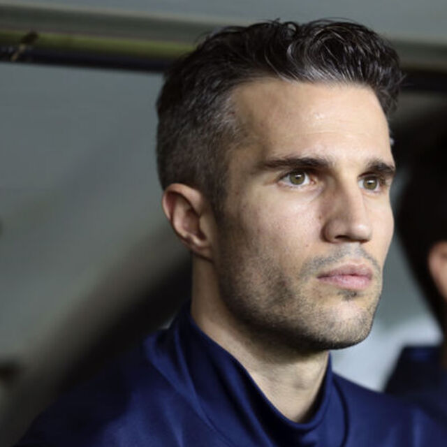 Van Persie gidiyor!
