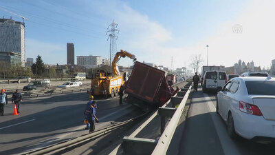 Basın Ekspres yolunda zincirleme kaza! Trafik yoğunluğu oluştu