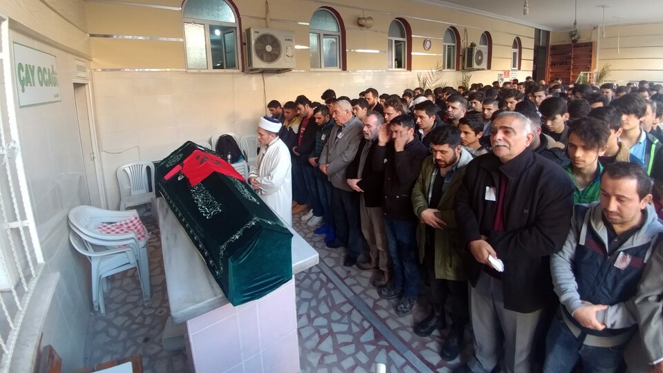Çatışmanın ortasında kalarak öldürülen genç son yolculuğuna uğurlandı