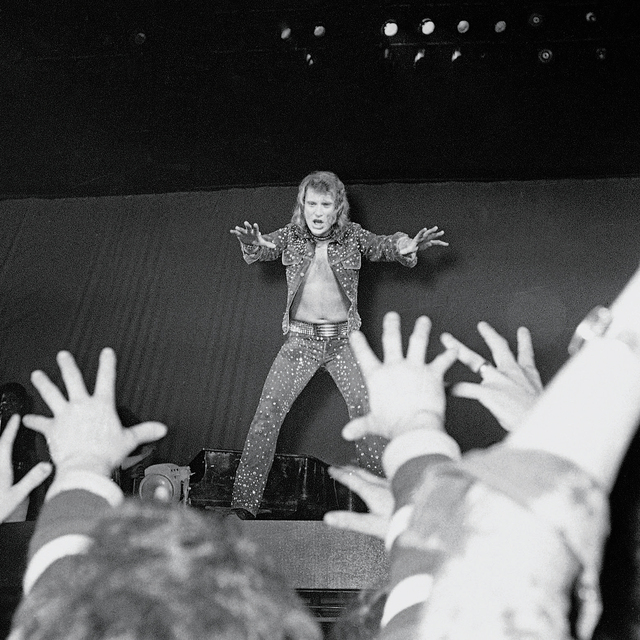 Johnny Hallyday; muzaffer yılların son sesi
